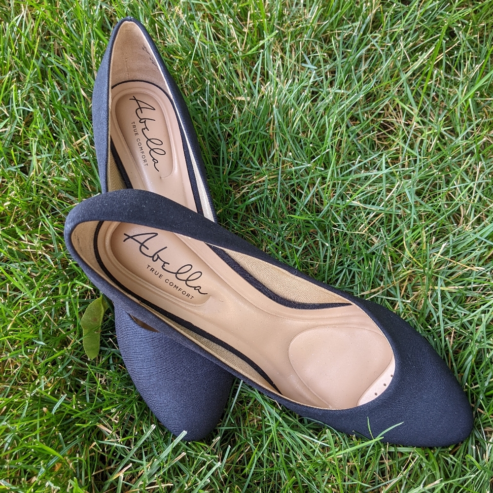 Navy heels